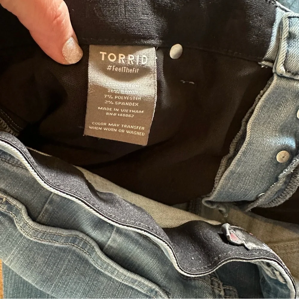 Torrid Lightly Distressed Bombshell Skinny Jeans size 20r - Picture 5 of 9